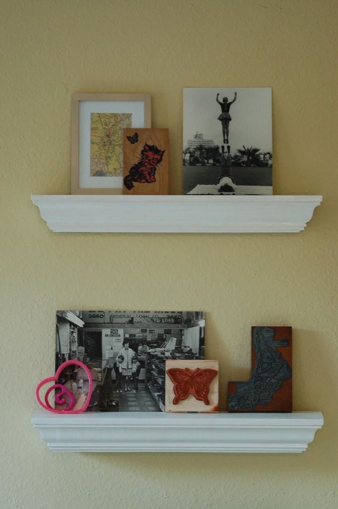 Mini shelves arrangement