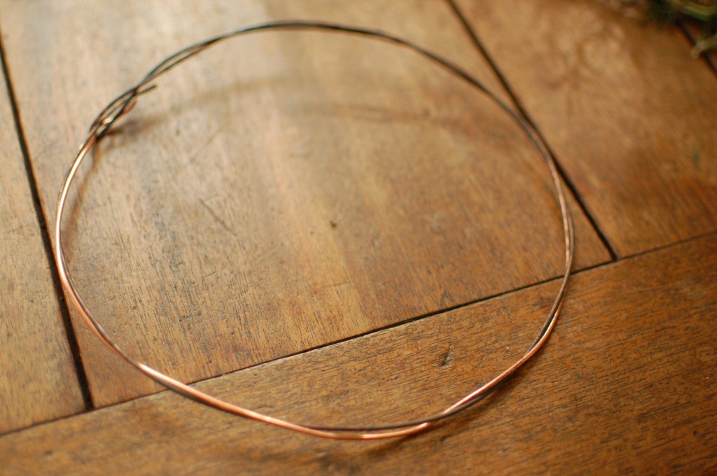 Wire wreath frame