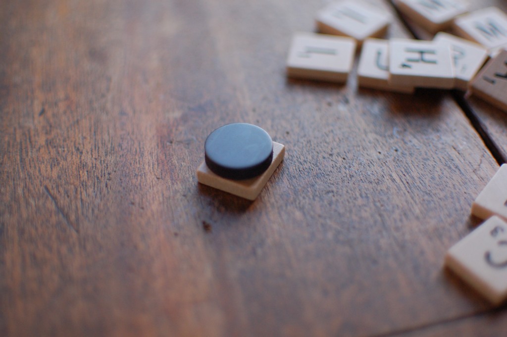 Scrabble magnet