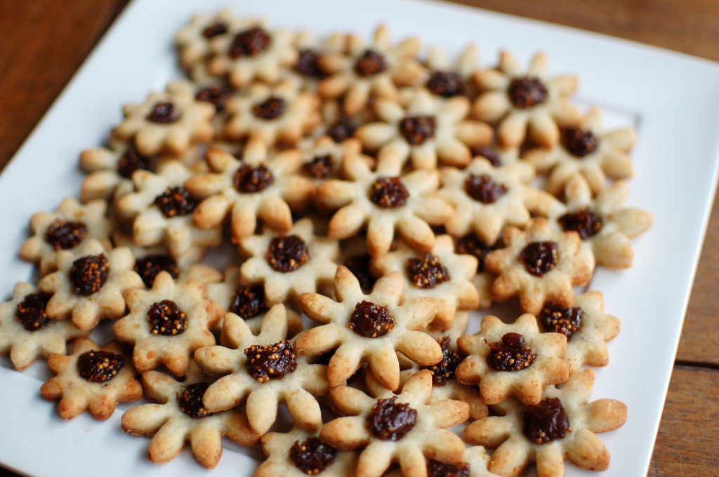 Blue cheese & fig jam crackers