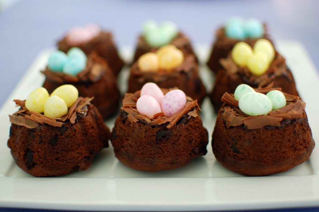 Mini bundt cake nests